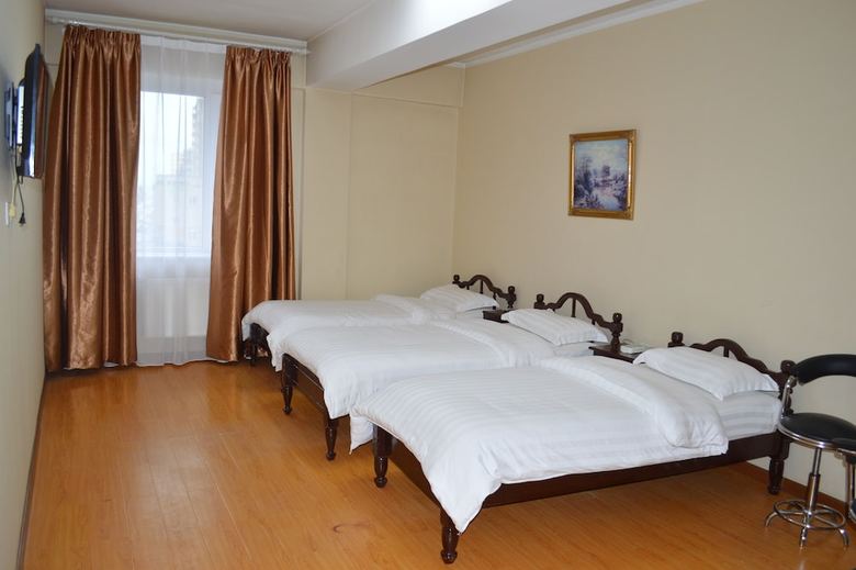 Land Hotel