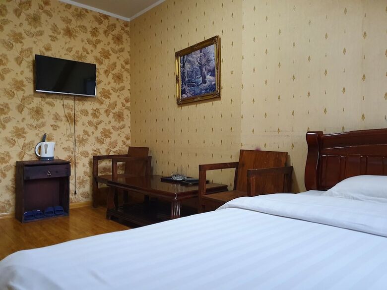 Land Hotel