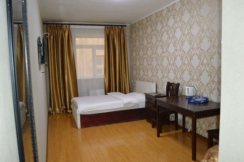 Land Hotel