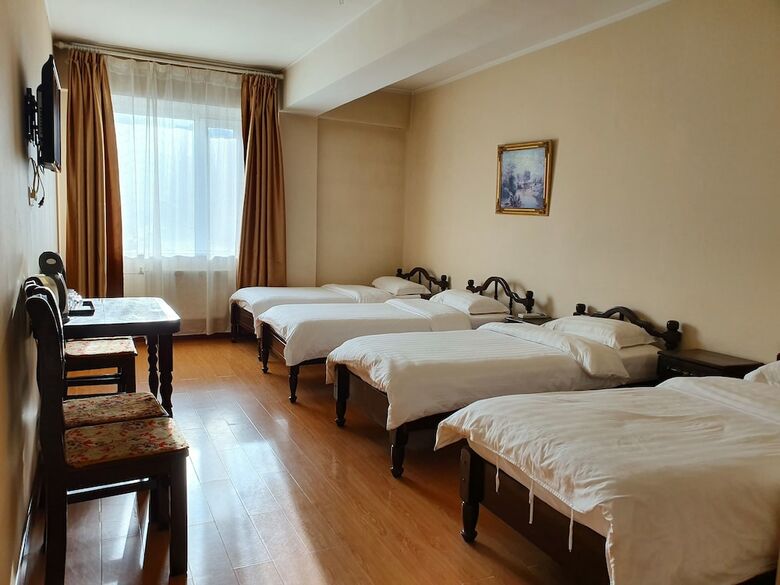 Land Hotel