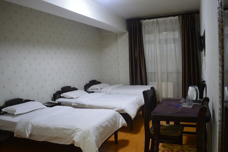 Land Hotel