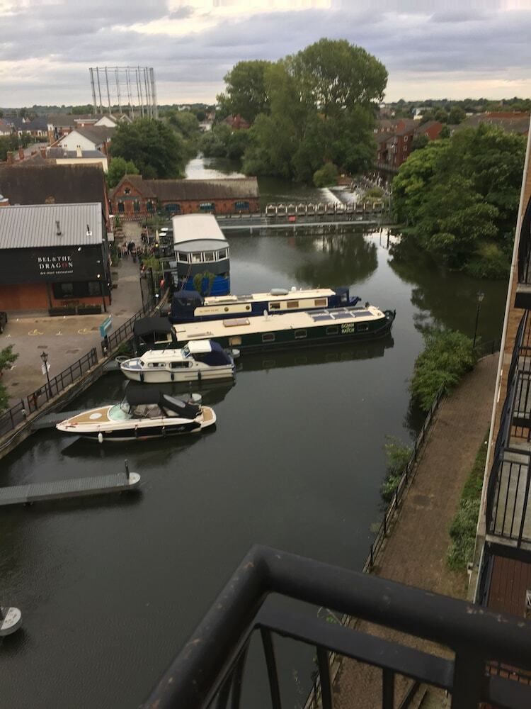 Reading Town Center River View Serviced Apartments