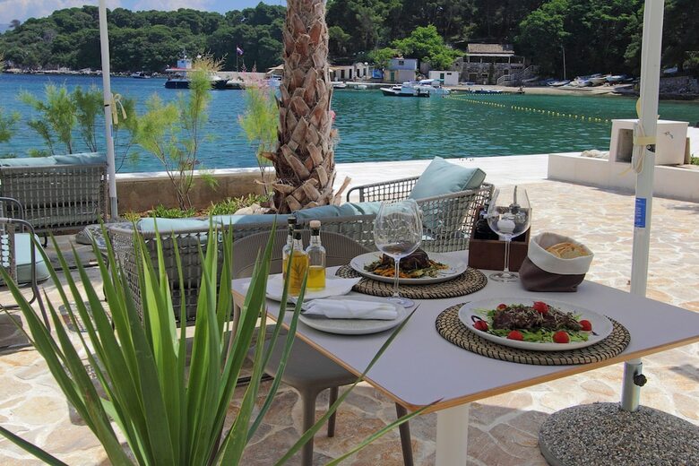 Aparthotel Kalamota Beach House