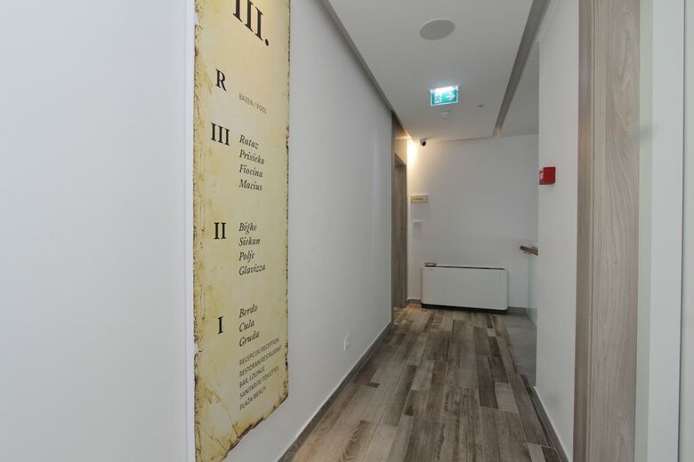 Aparthotel Kalamota Beach House