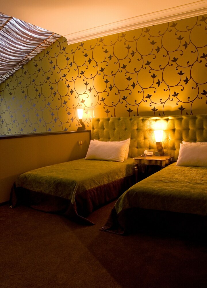 Hotel Lybid Plaza