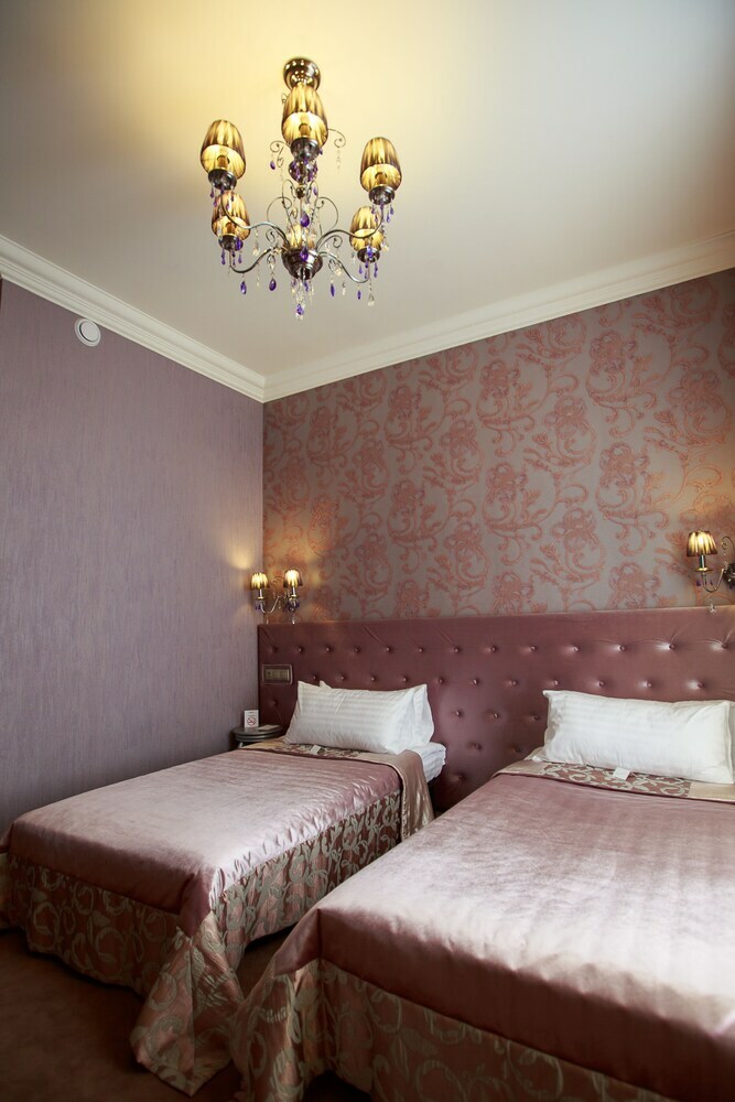 Hotel Lybid Plaza