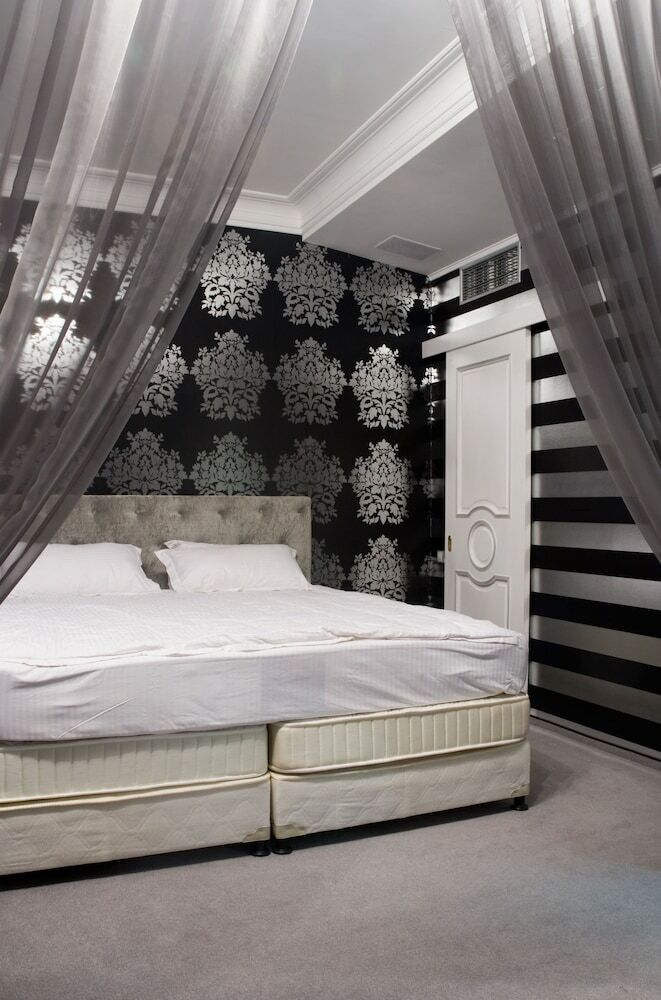 Hotel Lybid Plaza
