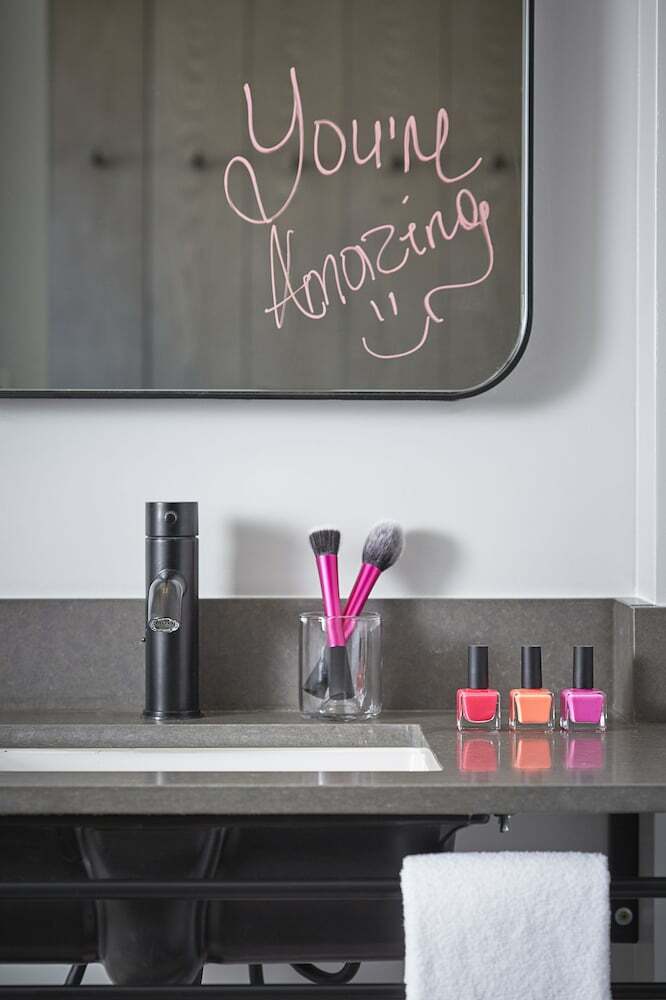 Hotel Moxy By Marriott Denver Cherry Creek