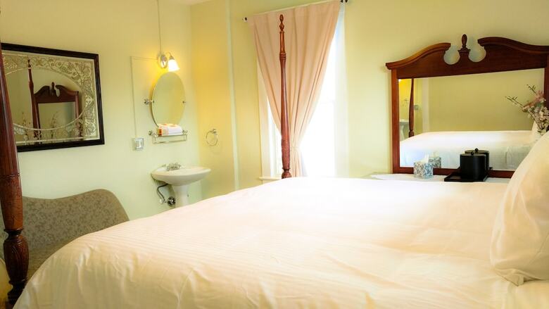 The Deland Hotel
