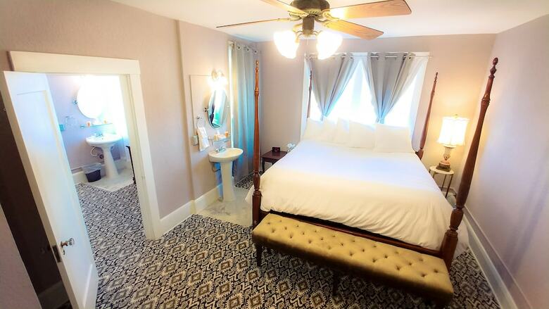 The Deland Hotel