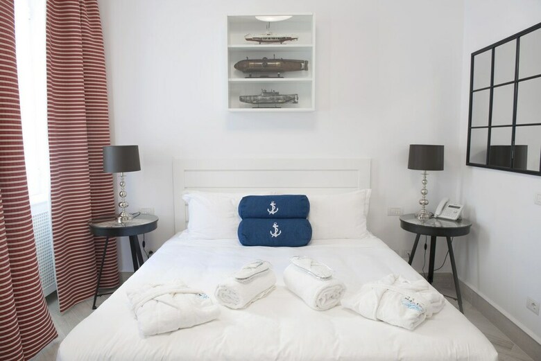 Marina Hotel Charming Rooms