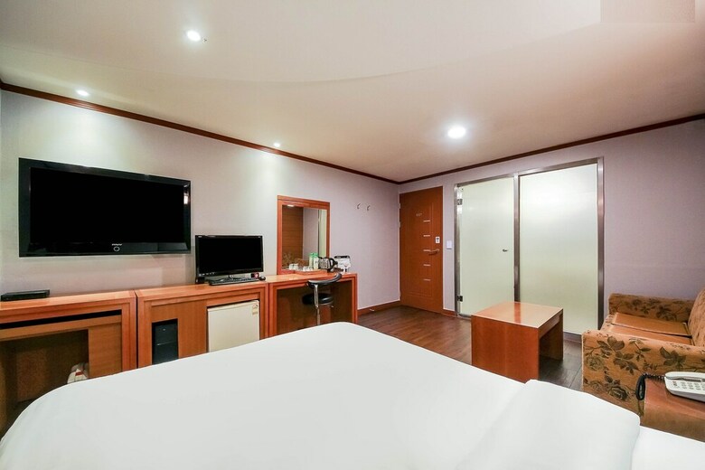 J Hotel Suwon