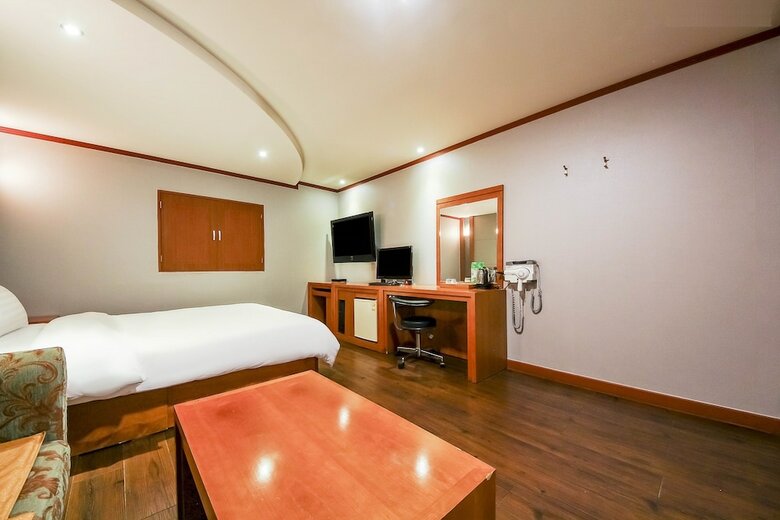 J Hotel Suwon