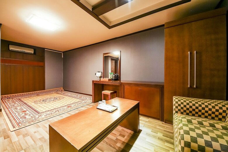 J Hotel Suwon