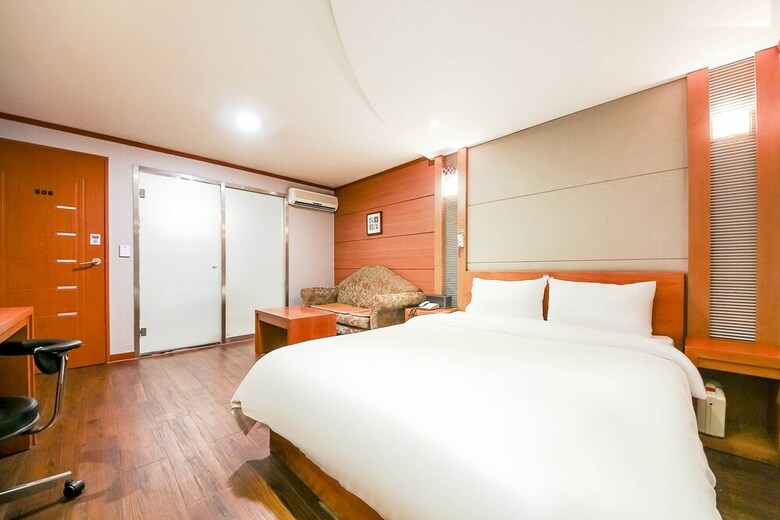 J Hotel Suwon