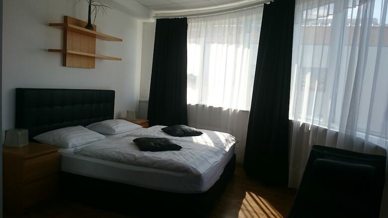 4th Floor Hotel