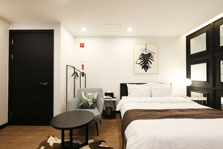 Sm Boutique Hotel