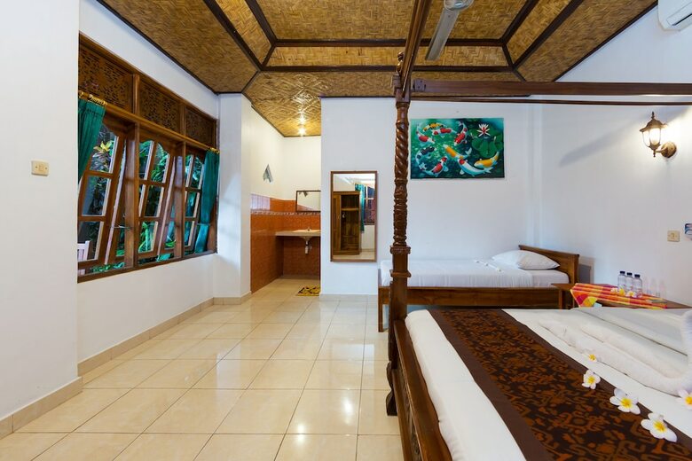 Bed & Breakfast Sayong House