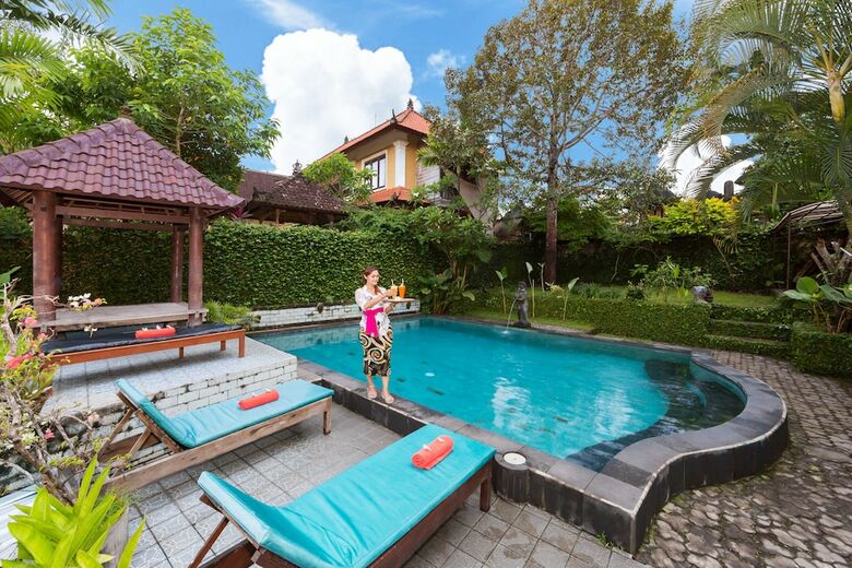 Bed & Breakfast Sayong House