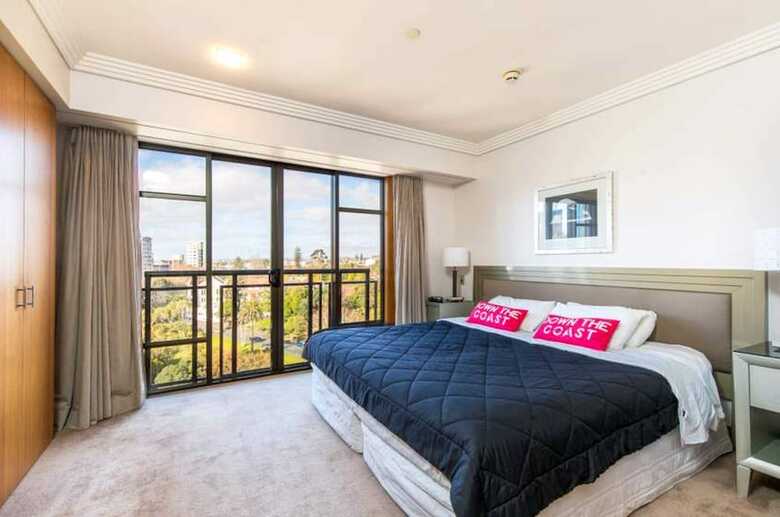Elegant Apartment With City View