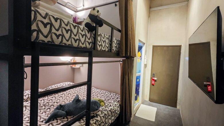 Oyo 89423 Zenz Hotel