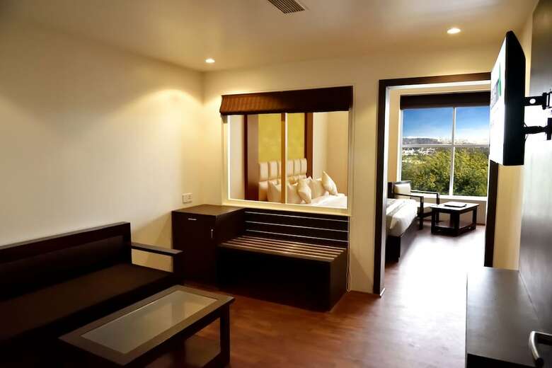 Mango Hotels Iti Circle
