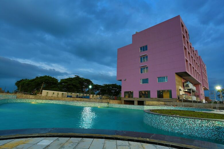 Hotel Tgi Grand Nandan Kanan