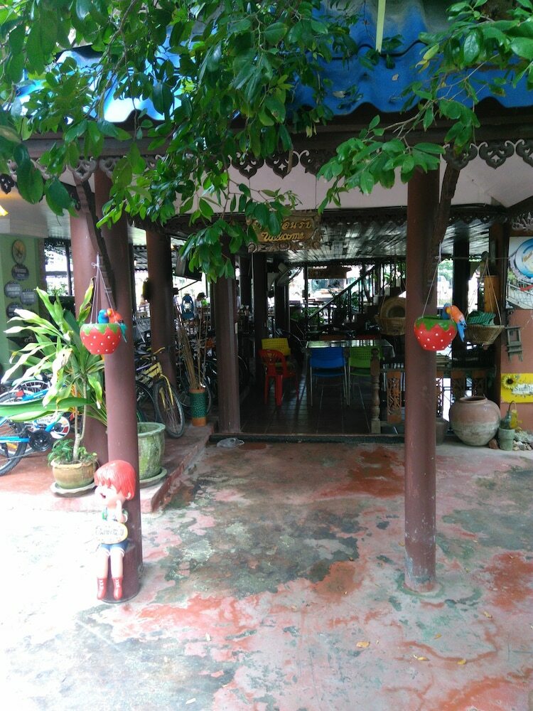 Hotel Rueanphen Homestay