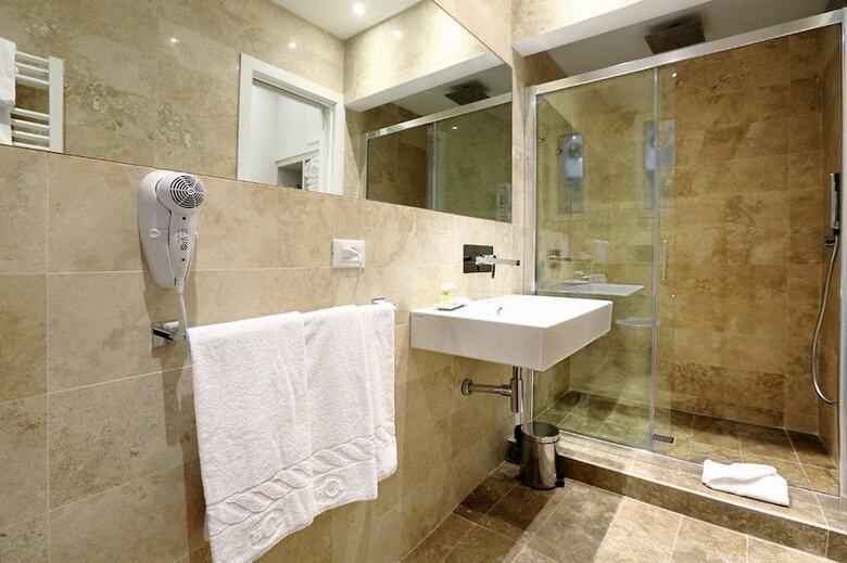 Hotel Sofia's Suites Guesthouse