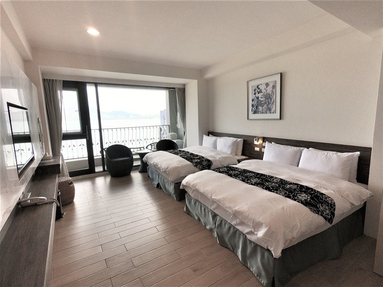 Ming Yue Lakeview Hotel