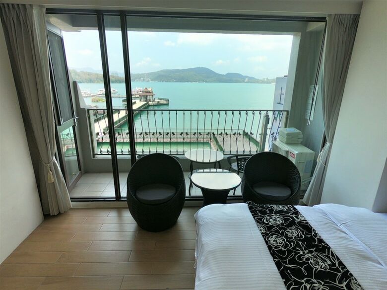 Ming Yue Lakeview Hotel
