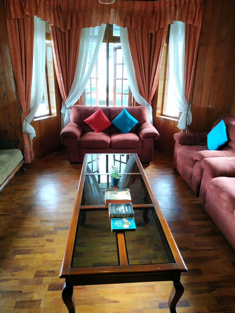 Hotel Comfort Inn & Hostel