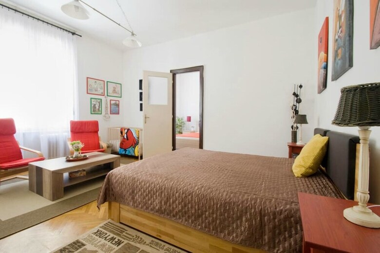 City Center Apartment For 7