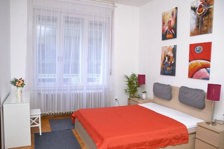 City Center Apartment For 7
