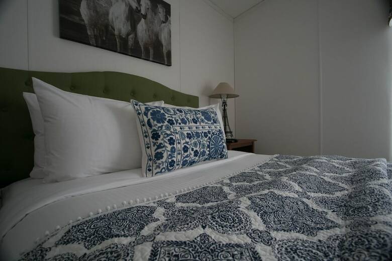 Hotel Lou And Francis Guesthouse