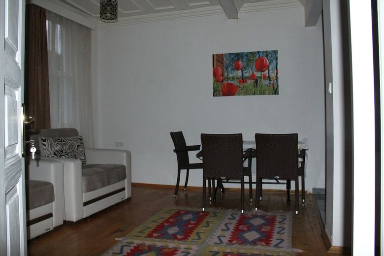 Jasmine Apartment