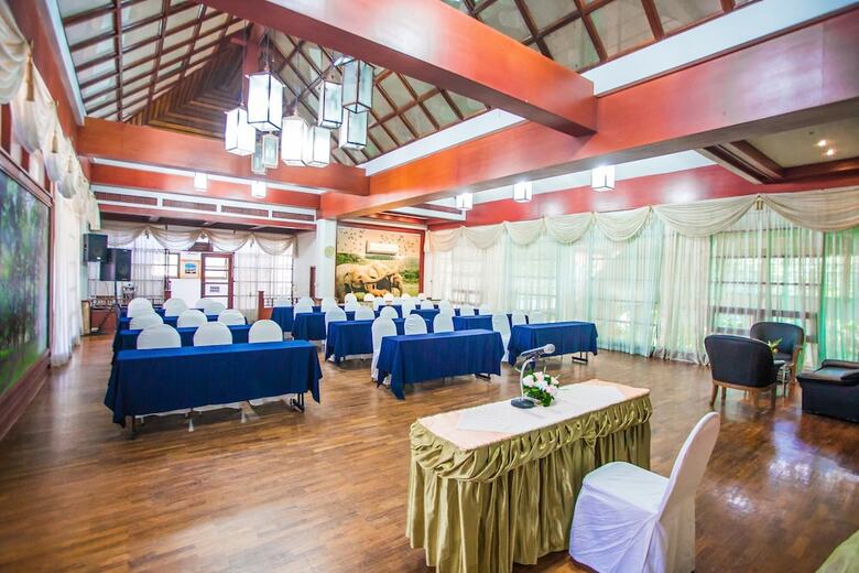 Hotel Sappraiwan Elephant Resort & Sanctuary