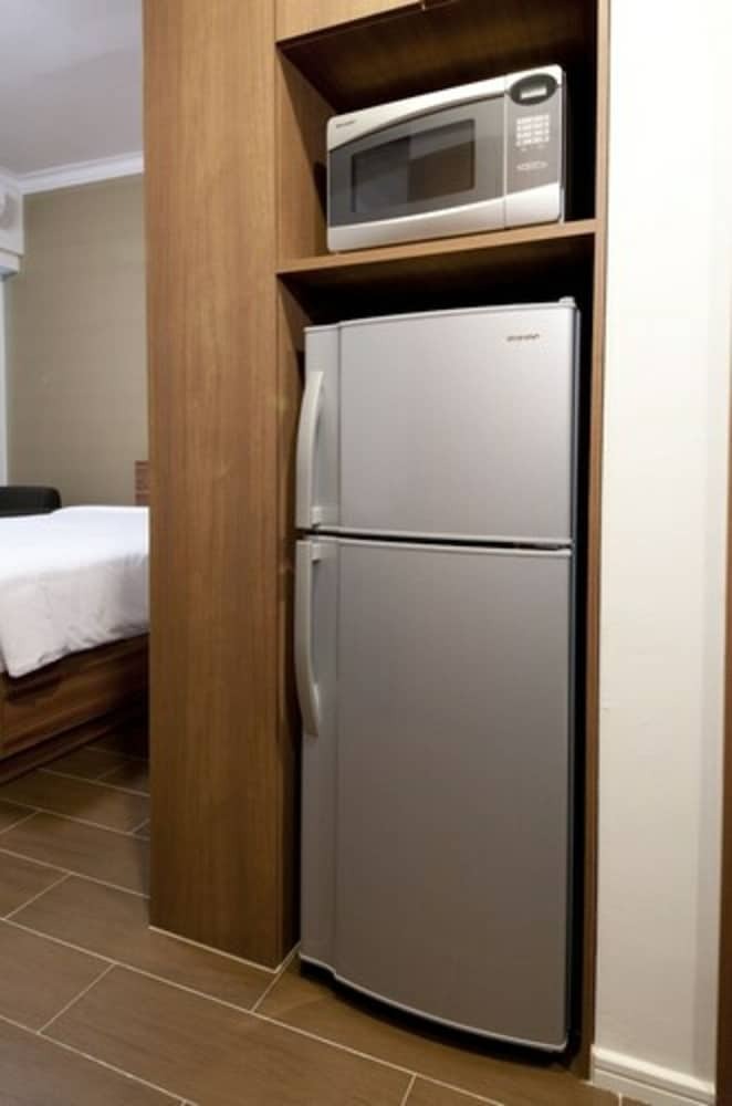 Hotel Sancrest Residence Deltamas