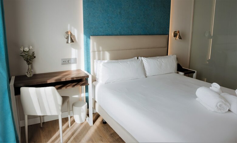 Arya Stadium Hotel By Madanis