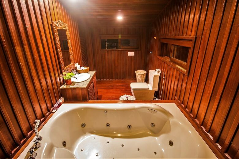 Erawan Villa Hotel