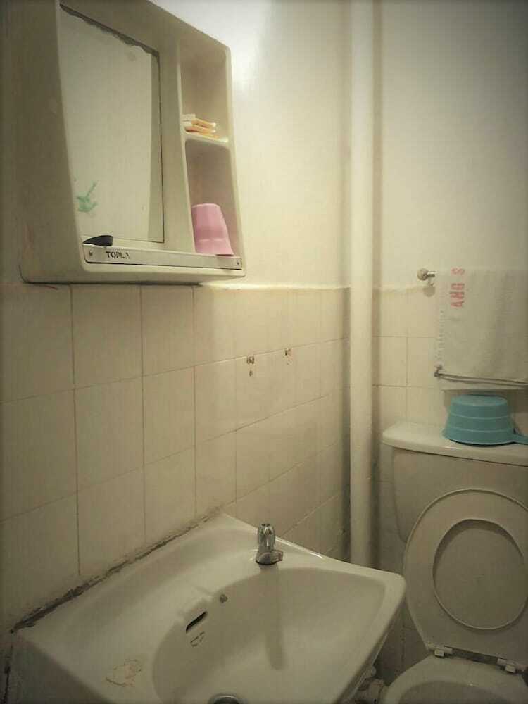 Ang's Hotel