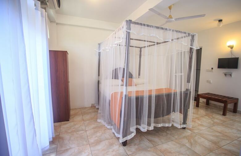 Hotel Tharanga Surfing Villa