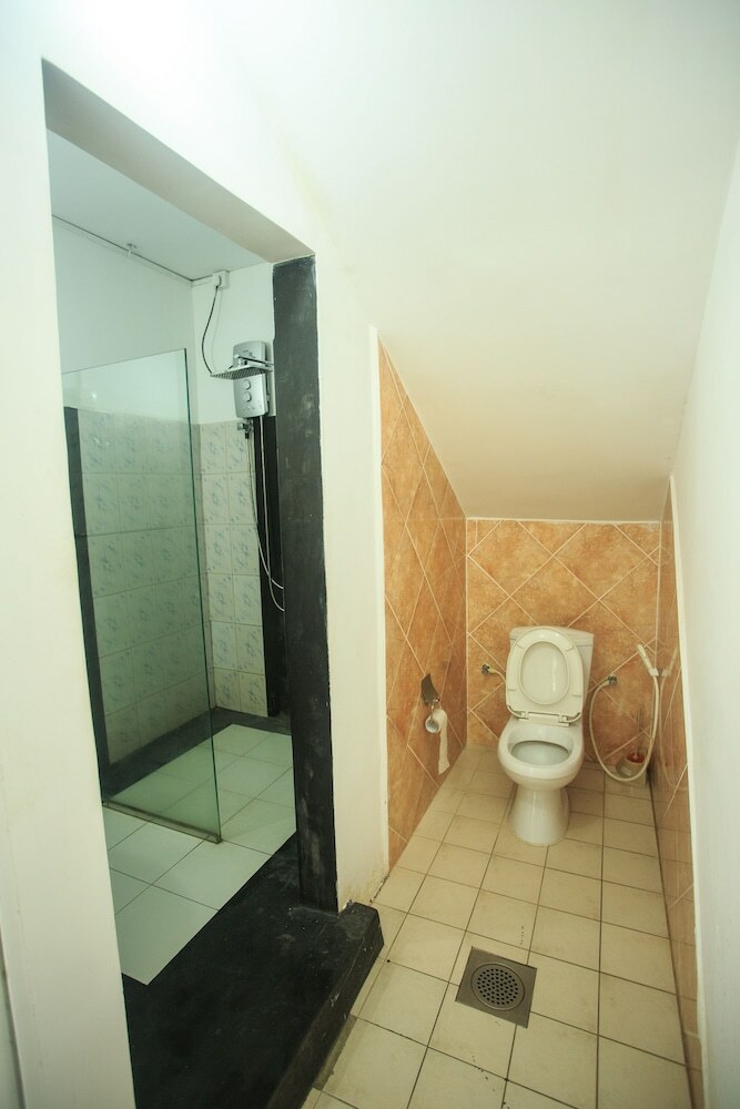 Hotel Tharanga Surfing Villa