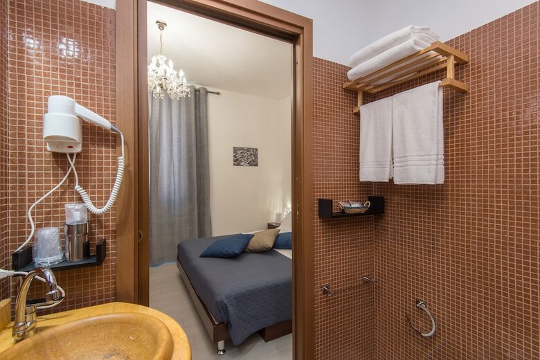 Hotel Eroom42 Guest House