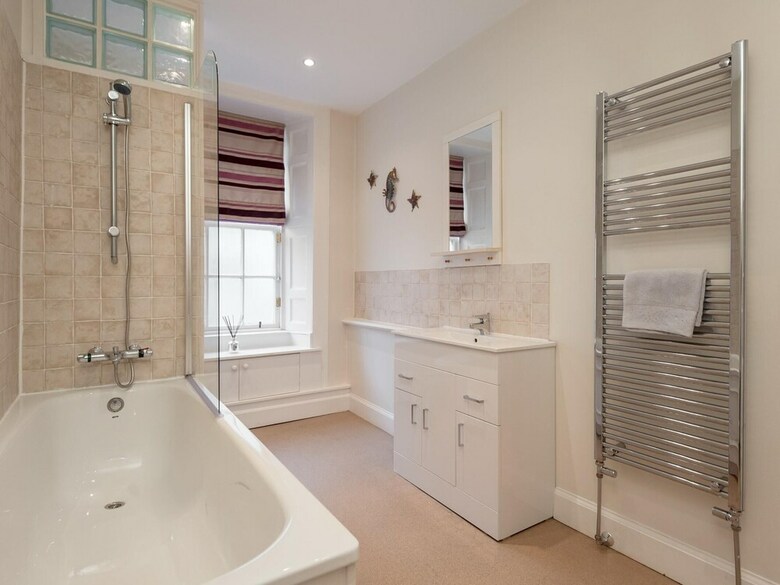Rose Street Apartment