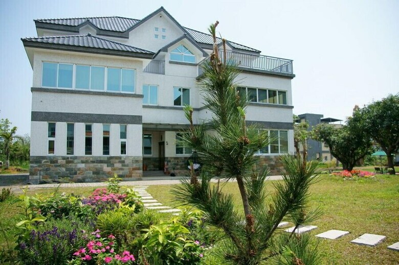 Bed & Breakfast White Pine Village