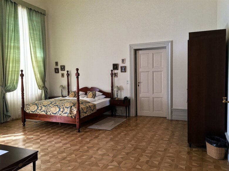 K�rolyi Kast�ly Hotel & Restaurant