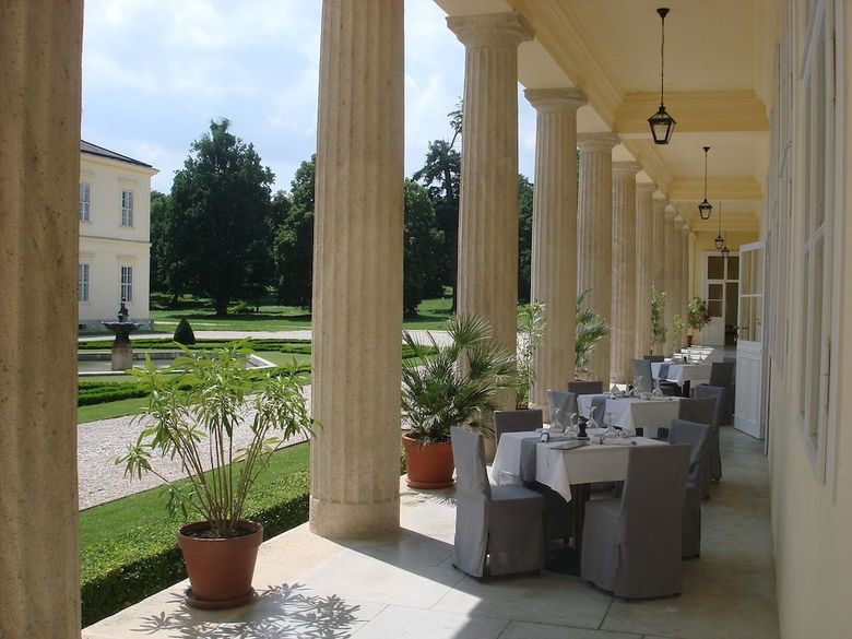 K�rolyi Kast�ly Hotel & Restaurant