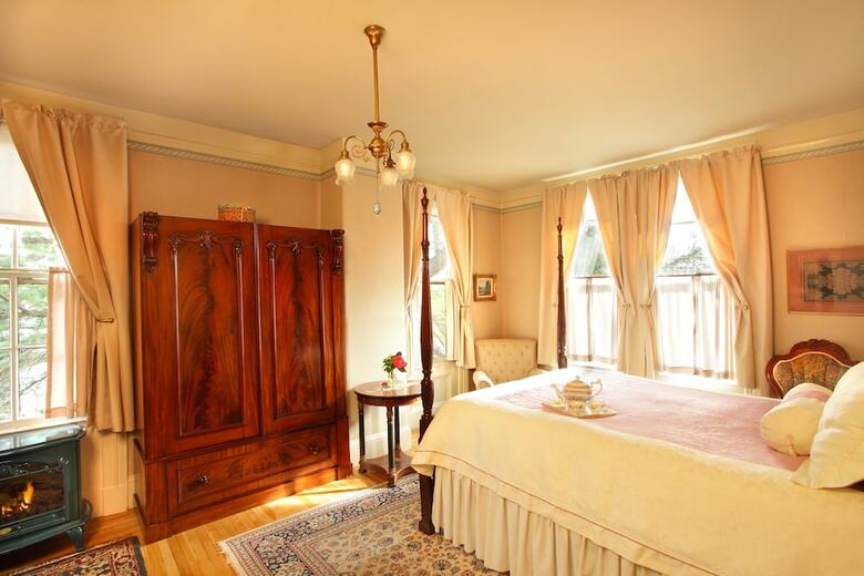 Bed & Breakfast Camellia Inn