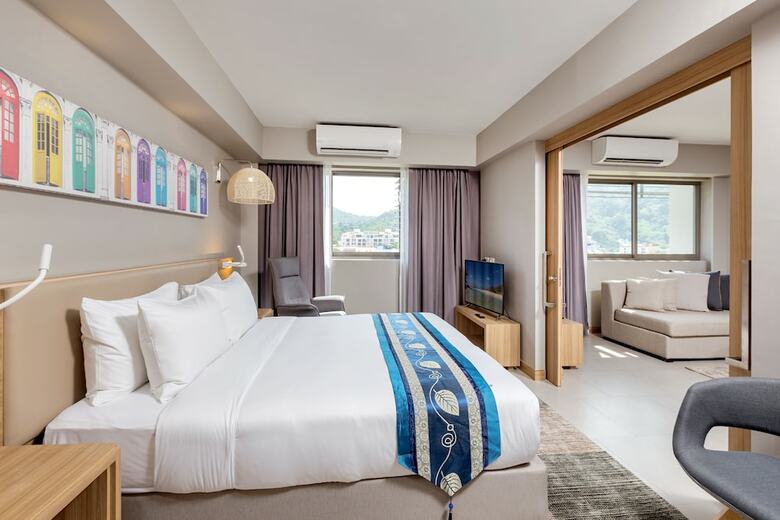 Oakwood Hotel Journeyhub Phuket